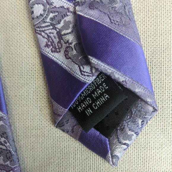 STACY ADAMS Lilac and Silver Necktie - Picture 3 of 3